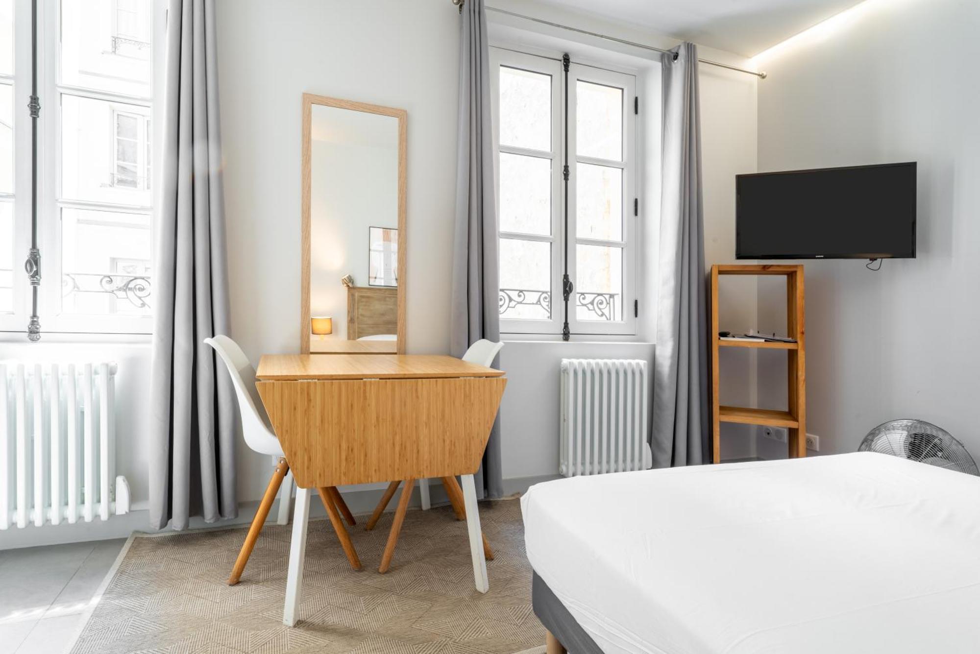 Apparts De L'Oncle Louis Versailles Exteriör bild